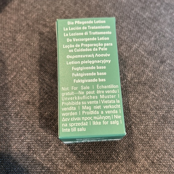 La Mer the Treatment Lotion - Picture 3 of 3